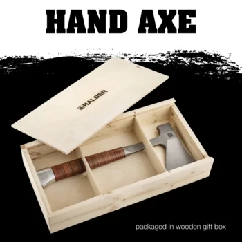                                             Hand axe with leather handle, including high-quality leather belt bag as cutting protection; in attractive wooden box
 IM0015227 Foto ArtGrp Zusatz en

